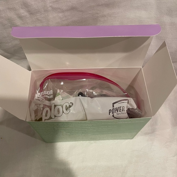 Clinique multi product set - Picture 10 of 13